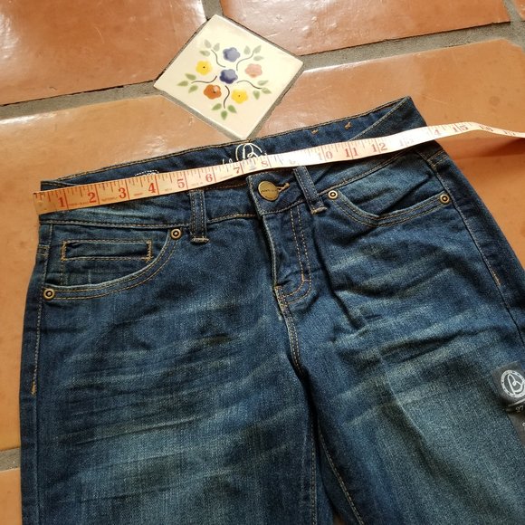 Bluenotes Paris NWOT Lightweight  Medium with Light Wash Jean - Picture 10 of 11